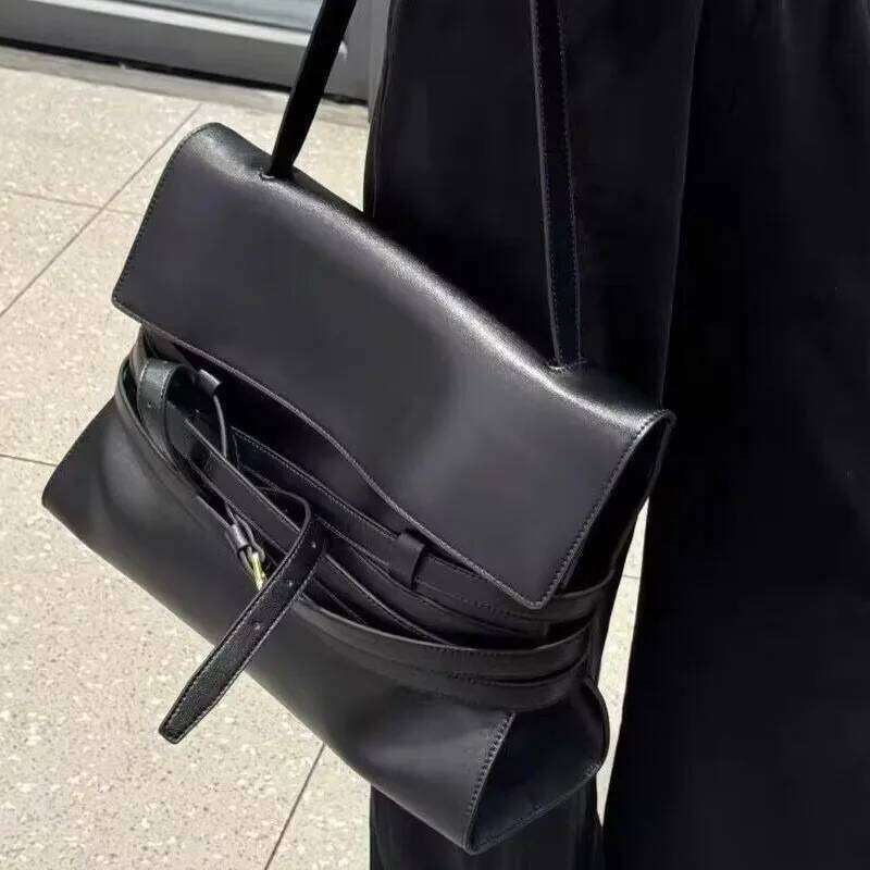 Spring and Autumn New Women's Leather Crossbody Handbag Simple Belt Buckle One Shoulder Student Bag