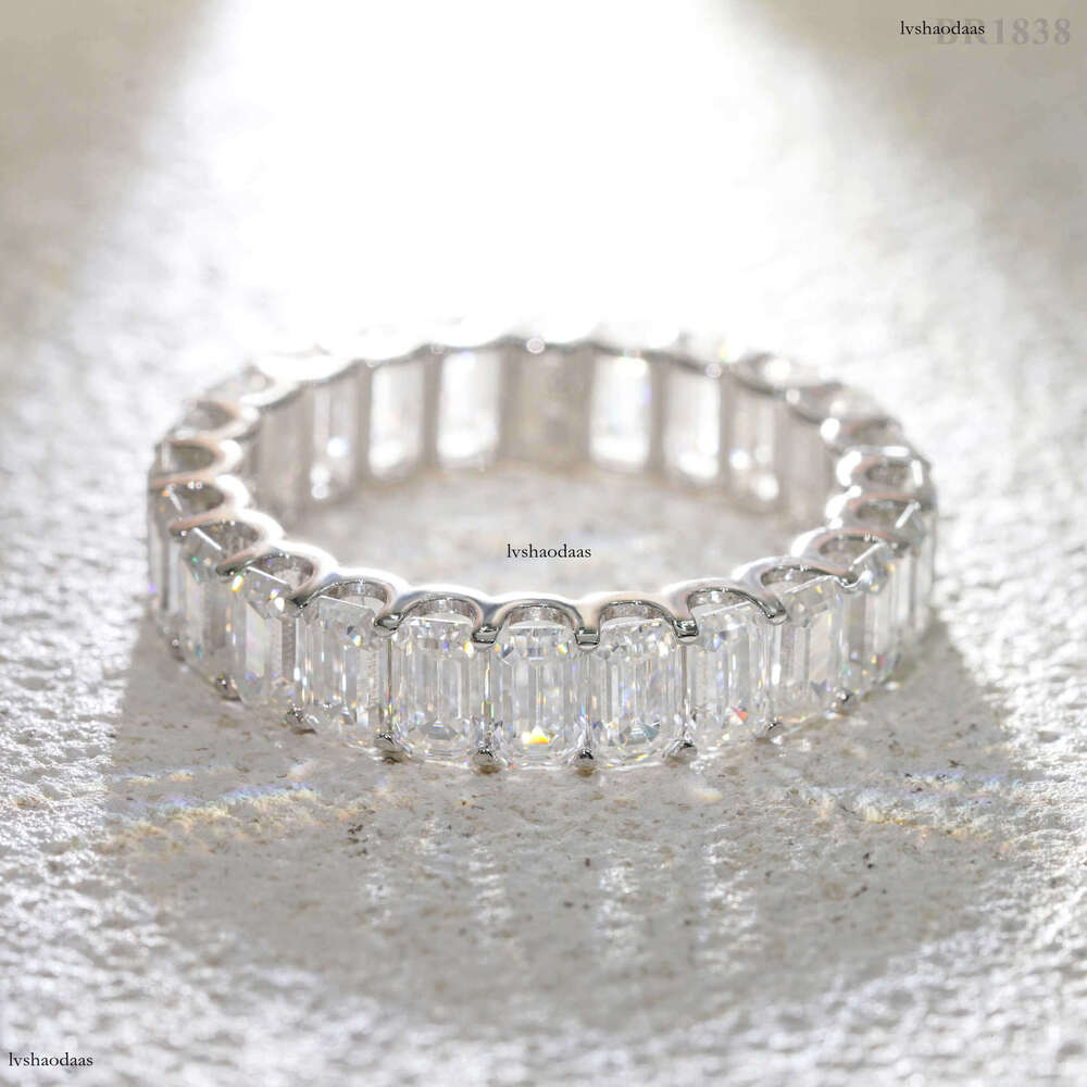 Hot Selling S Silver Emerald Cut Full Inlaid D Color Moissanite Single Row Unisex Plain Band Ring