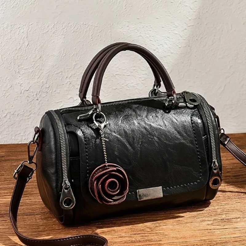 Fashion New Womens Bag Flower Decoration Womens Handbag Single Shoulder Crossbody Bag Z250809