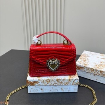 2025 Free Shipping New Women's Designer European and American Style Fashion Pearl Chain Single Shoulder Small Square Bag Crocodile Pattern Women&