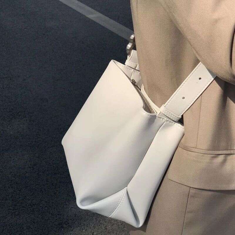 Summer New High-Capacity For Women With A Sense Of , Niche Commuting Women's Bag, White One Shoulder Crossbody