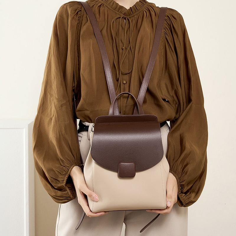 New Women's Small Genuine Leather Bag Lightweight Large Capacity Commuter College Student Travel Backpack