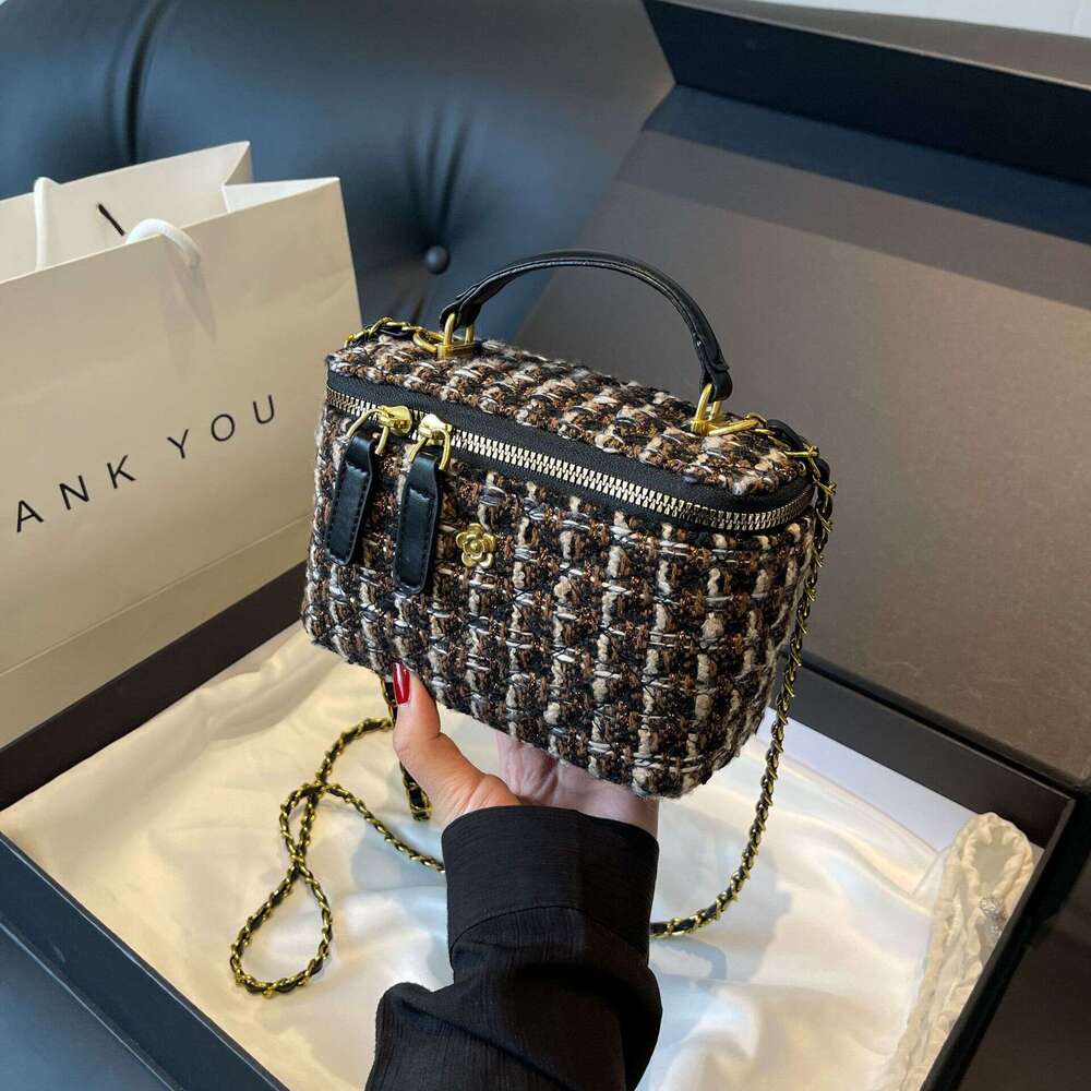 Small fragrant woolen chain trendy and niche hand-held small square bags, light dyed box crossbody bags