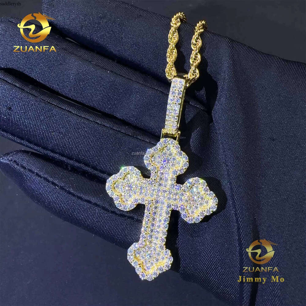 New Design Trendy Fashion Shining Jewelry Hip Hop Sterling Sier Claw Setting VVS Moissanite Dia Cross Pendant
