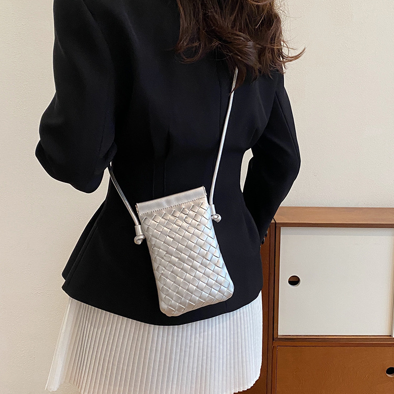 Cross-border Super Popular Handwoven Small Bag For Women 2024 Luxury Bagfree Shipping Designer New High-end Versatile Commuter Vertical Crossbody Phon
