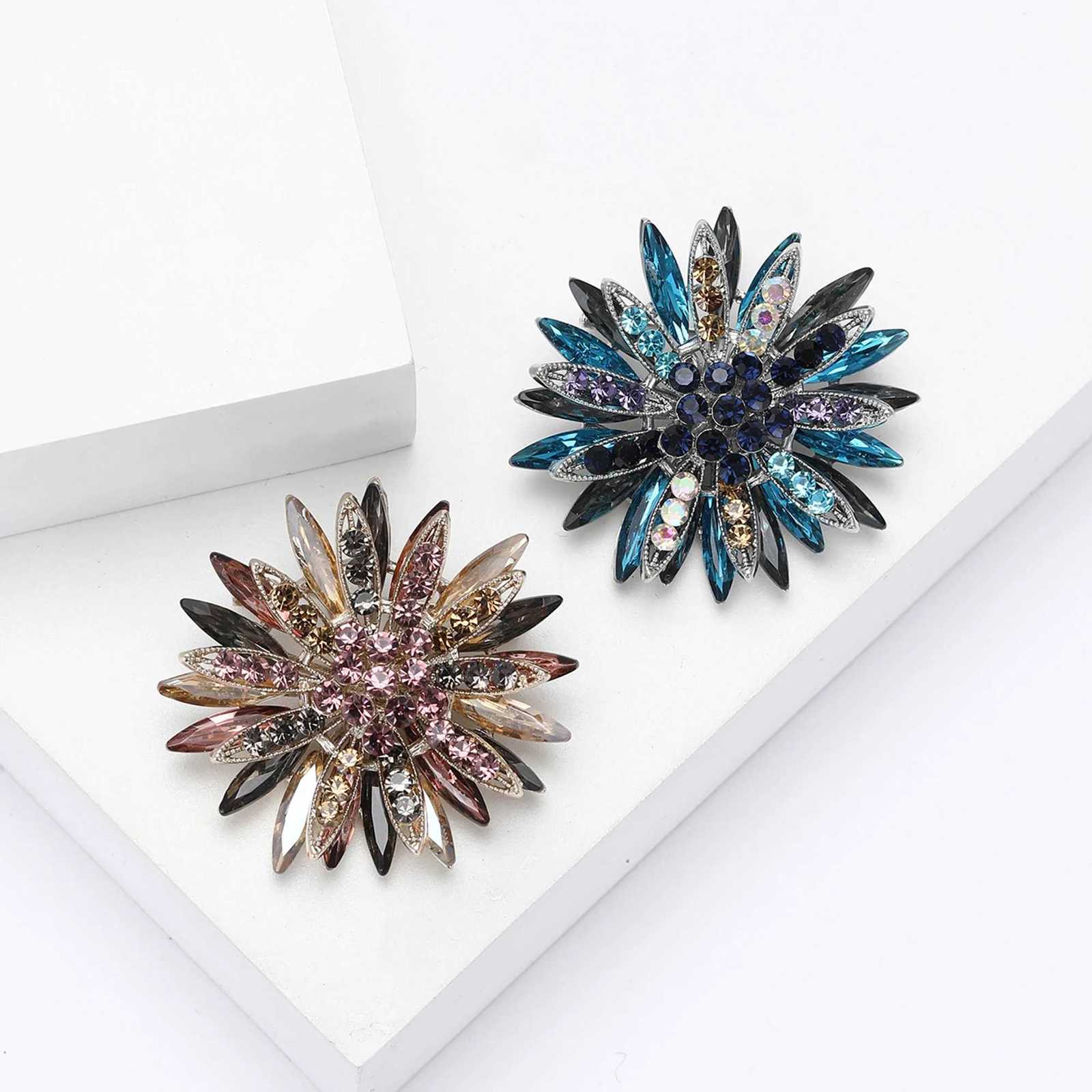 Luxury Rhinestone Flower Brooches for Women Unisex Glass Plant Pins Banquet Party Backpack Fashion New Gifts Jewelry Accessories L250809 L250809