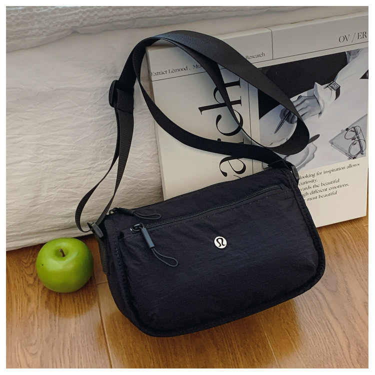New Cross-border Women's Casual Nylon Shoulder Bag Japanese Style Small Crossbody Designer Bag Bag Waterproof Fashion Versatile Crossbody Luxury 