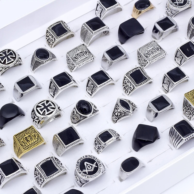 20 Pcs/Lot Geometric Square Classic Metal Men Rings Fashion Jewelry Wholesale Party Gifts Size 17mm-22mm 250807