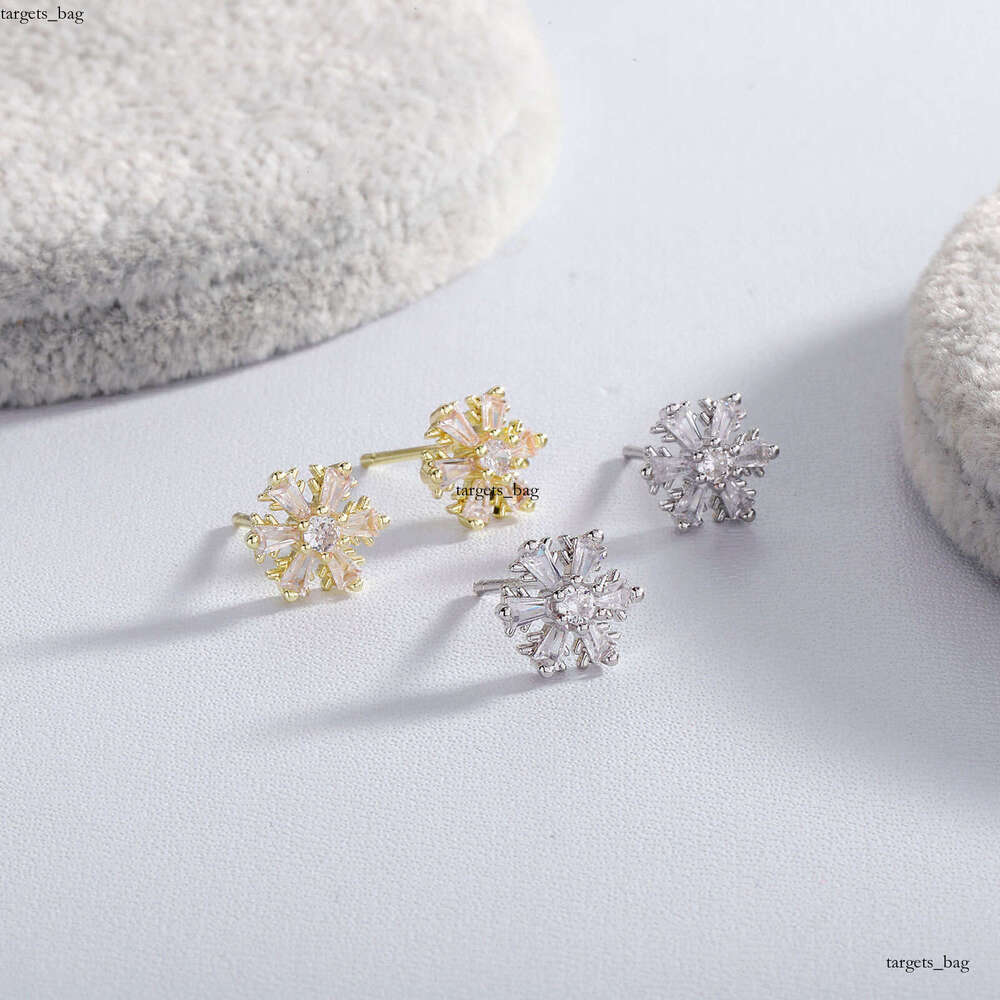 Autumn Winter Romantic Light Snowflake High-end Design Fashion Sier Needle Earrings Unisex Versatile