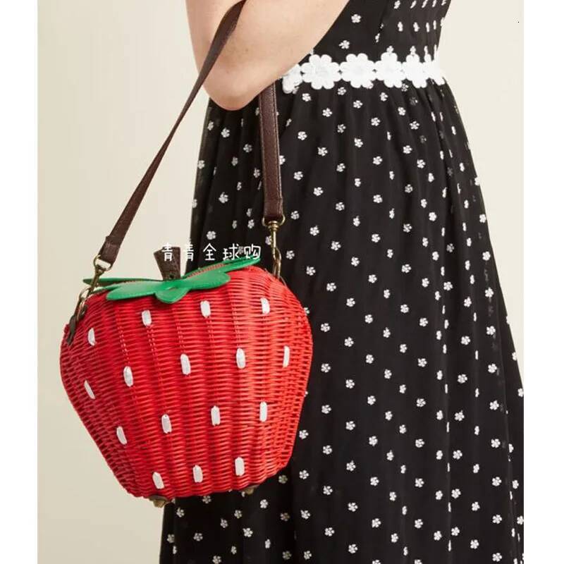 new Straw rattan pastoral woven fashion handbags fruit strawberry cartoon Messenger bag