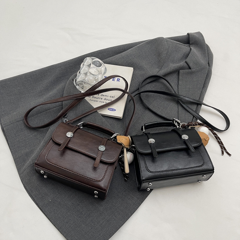Vintage Handheld Cambridge Luxury Bag Bag Fashion Versatile Crossbody Small Bag For Designer Bag Women 2025 New Niche Design Commuter Shoulder Bag