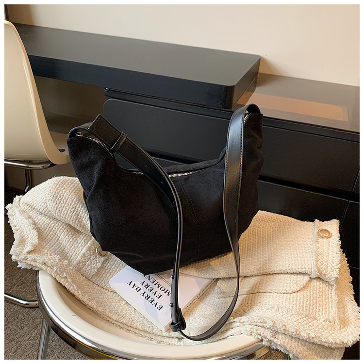 Autumn Winter Vintage Plush Single Shoulder Bag For Women Matte Luxury Bag Underarm Dumpling Designer Bag Bag High-end Suede Large Capacity Pleated Cr