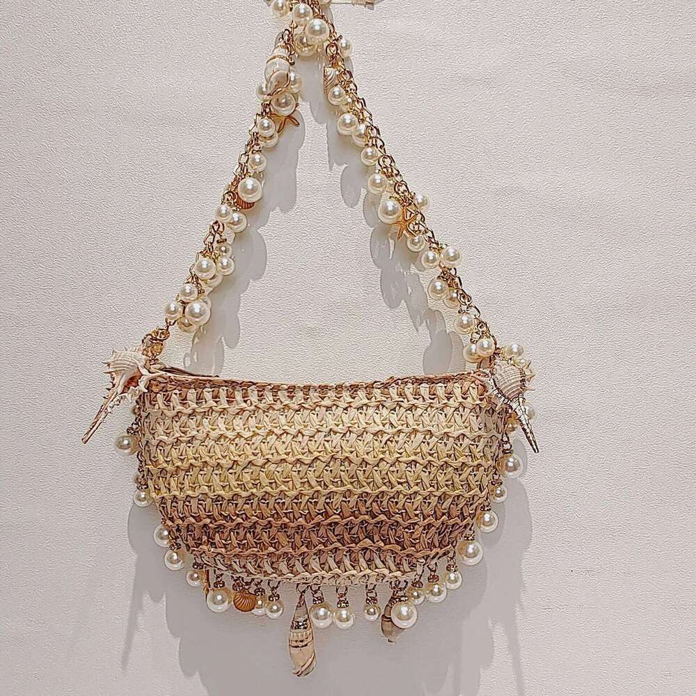Pearl Conch Grass Woven Handheld Beach Vacation Women's Bag