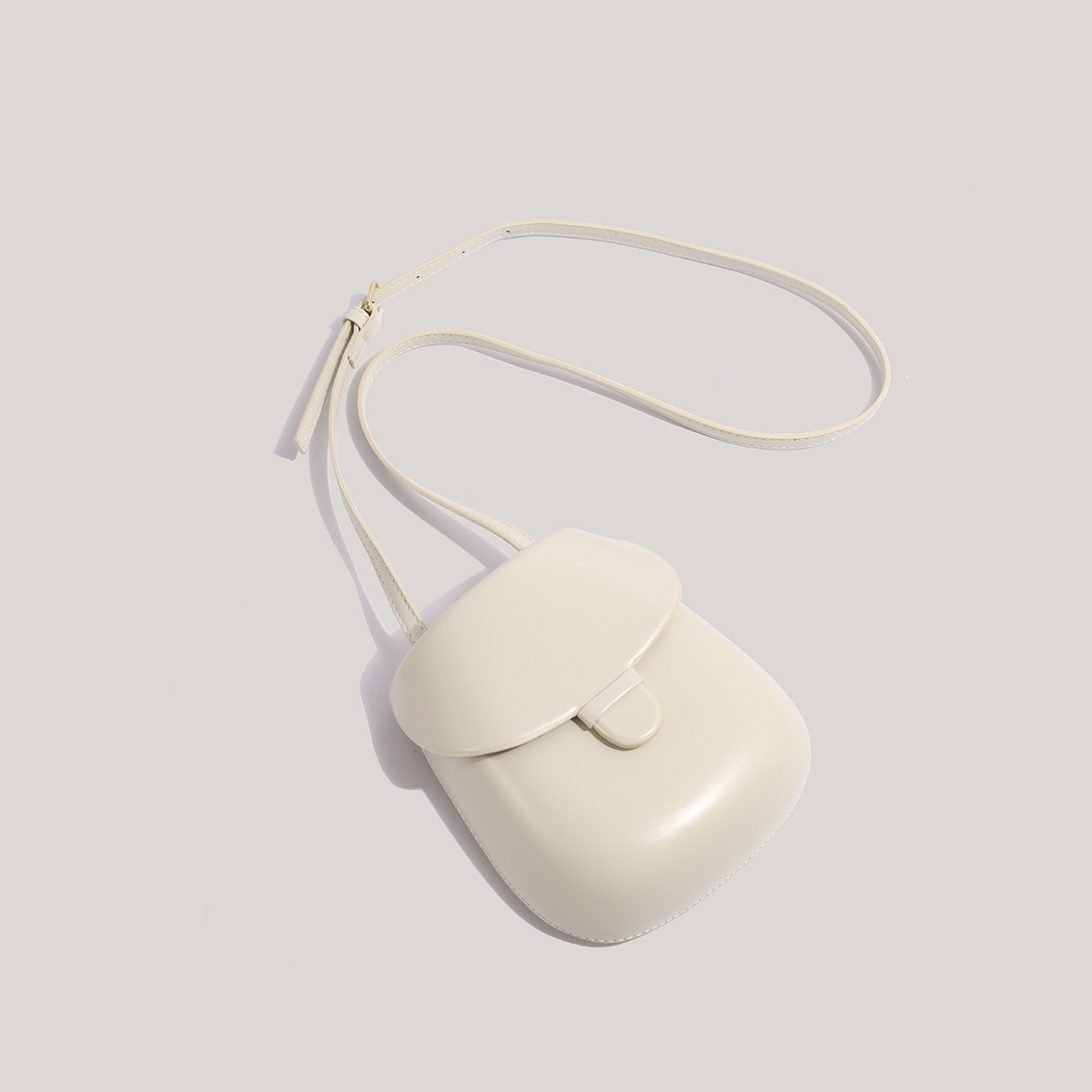 2025 Spring Summer New Niche Artistic Simple Crossbody Saddle Versatile Casual Cute Shell Women's Bag ddmymoon