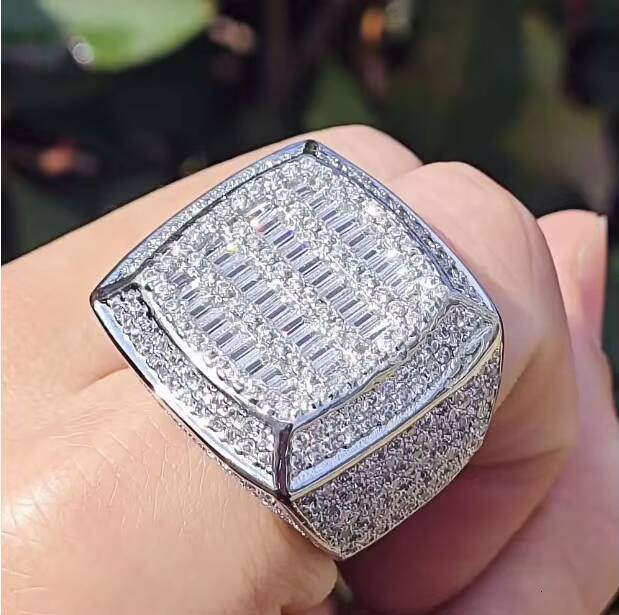 2025 Iced Out Jewelry VVS Moissanite Men Ring Gold Hip Hop Real Gold Hiphop Gemstone Rings Round Champion Ring