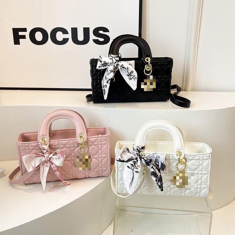 Free Shipping Designer 2025 Spring New Fashionable Shoulder Bag Embroidered Horizontal Scarf Handbag Women's Small Square Bag