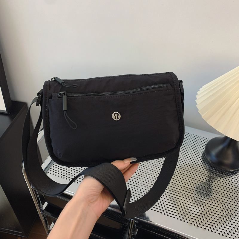 New Cross-border Women's Casual Nylon Shoulder Bag Japanese Style Small Crossbody Designer Bag Bag Waterproof Fashion Versatile Crossbody Luxury 