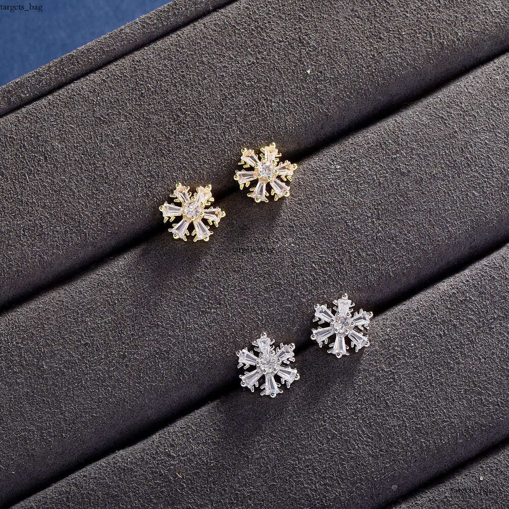 Autumn Winter Romantic Light Snowflake High-end Design Fashion Sier Needle Earrings Unisex Versatile