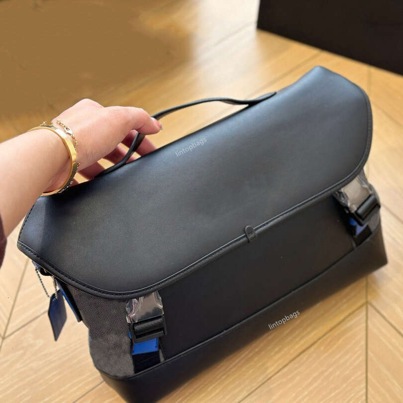 Color-blocked briefcases, men's cycling bags, crossbody bags, shoulder bags, work bags, printed messenger bags, travel bags, airport bags, shopping bags, outdoor leisure bag