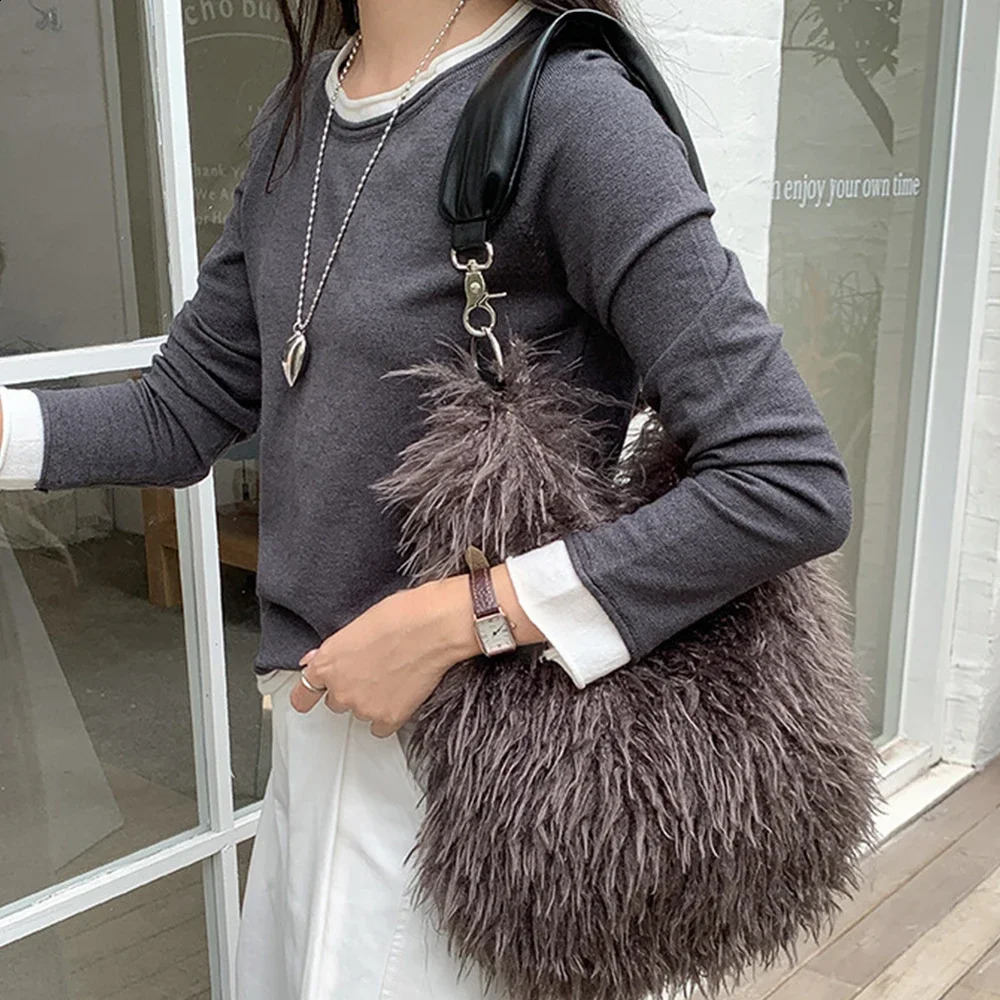 Autumn Long Fur Shoulder Bag Half Moon Plush Tote Bags for Women Fluffy Warm Soft Handbags Faux Fur Hobos Cloud Dumpling Bag 250809