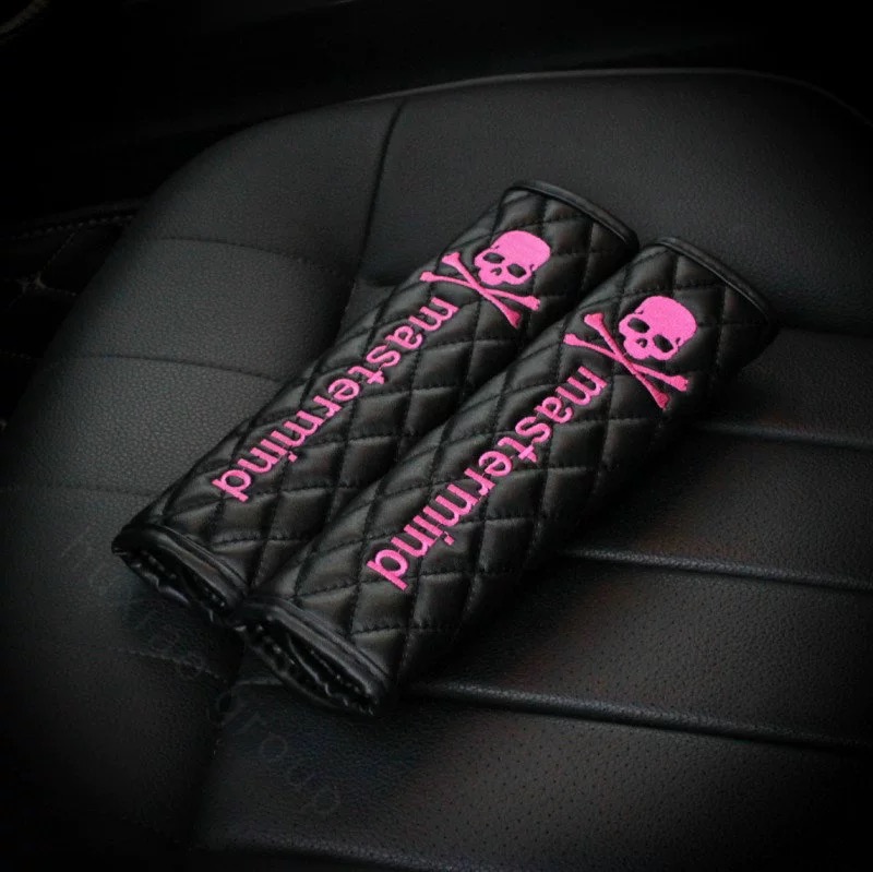 Car-mounted seat belt protection cover with skull-shaped shoulder guard