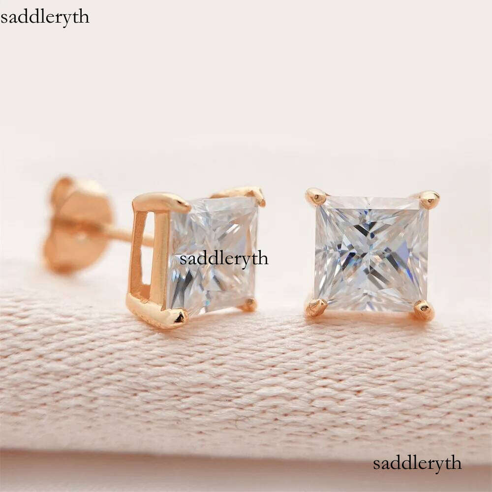 2024 Four Claw Fashion s Sier Mozambique VVS Heart shaped Couple Personalized Earnail Accessories 62