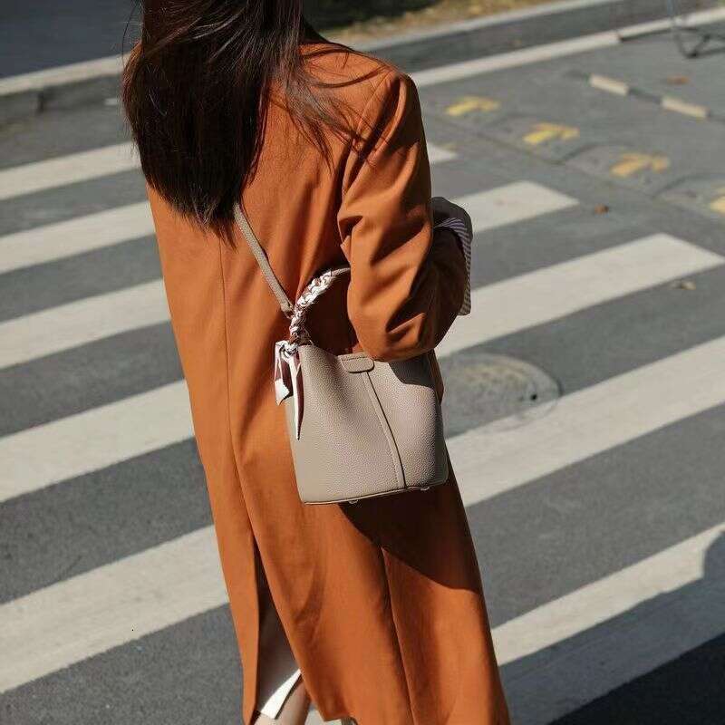 Top Layer Cowhide For Women, INS Style, Light Handbag, Large Capacity Crossbody Bag, Casual Niche Bucket Bag