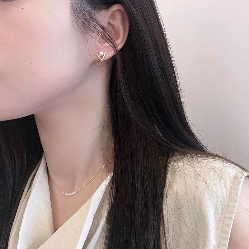 S999 Pure Silver Needle Triangle Freshwater Pearl Earrings Free Shipping Designer Luxury Jewelry New Women's Clip On Non Perforated Ear Accessori