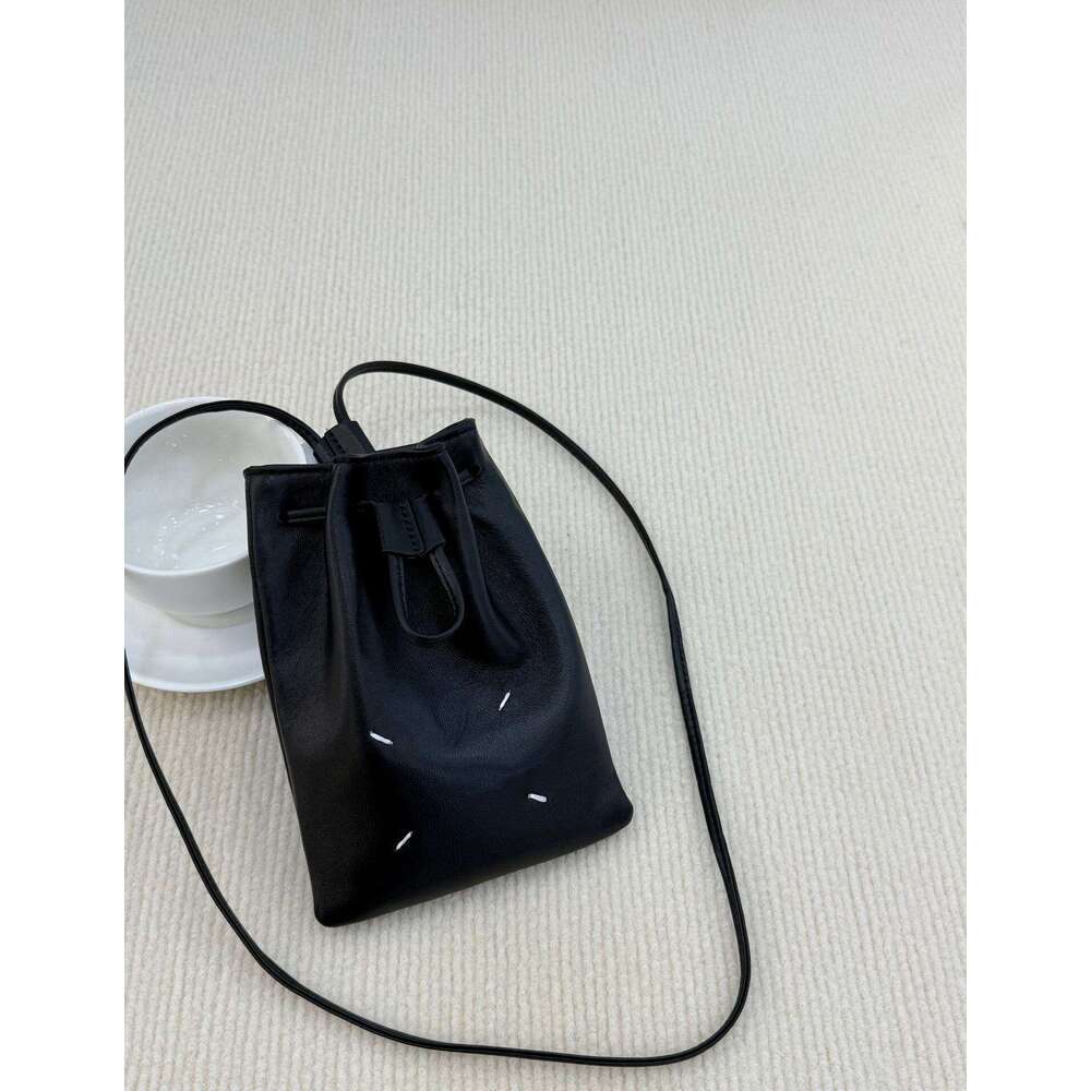 Fashion Summer New Single Shoulder Crossbody Coin Phone Mini Simple Niche Design Sheepskin Women's Bag designer bag B5