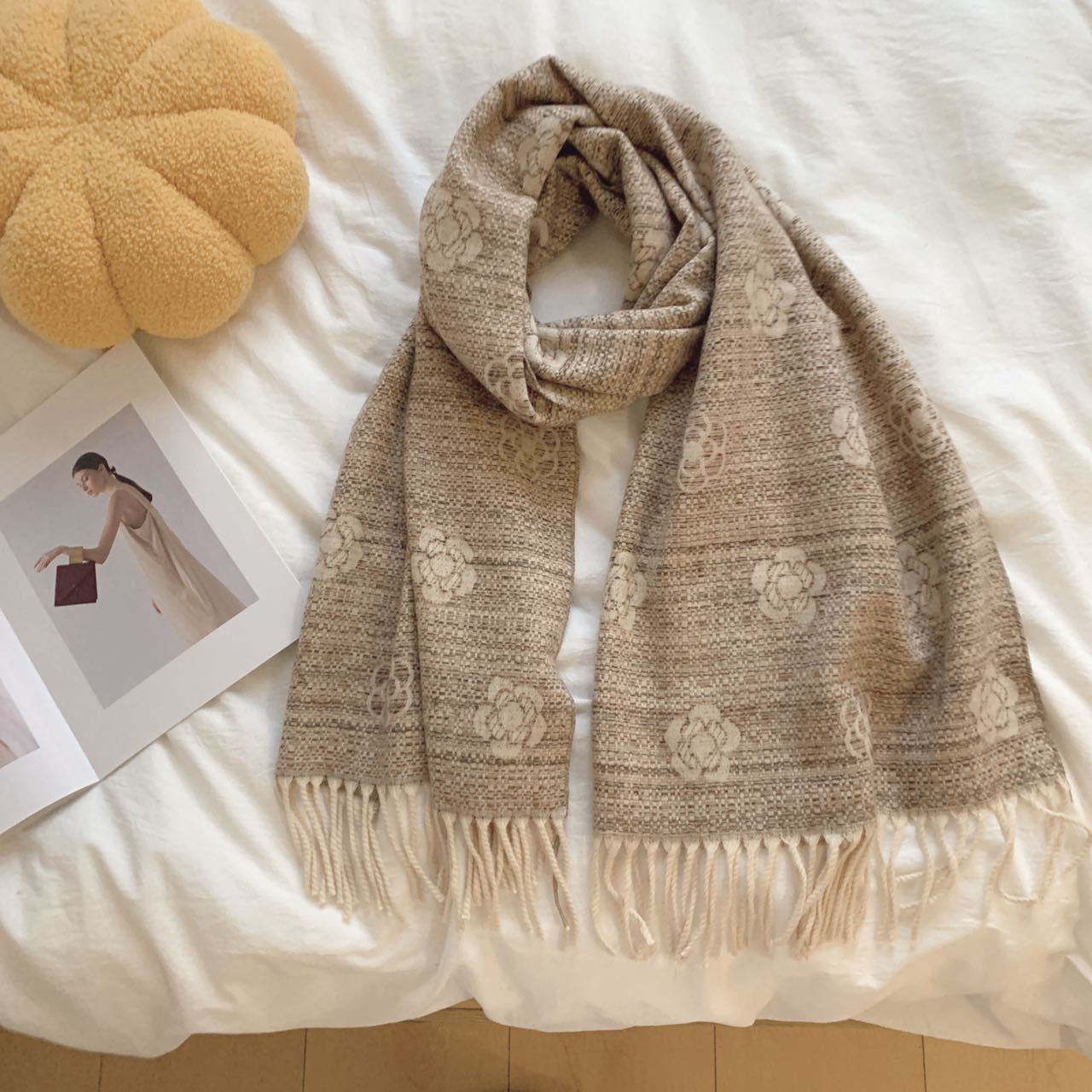Soft waw high quality all kinds of letter scarf autumn and winter shawl collar new style 2025