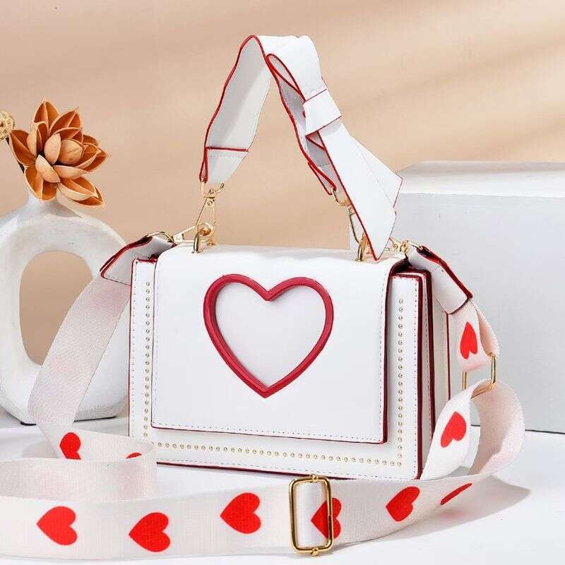 Wide Shoulder Strap Small Square Bag Messenger Female Versatile Niche Design High End Sensitive Heart Handbag Wholesale