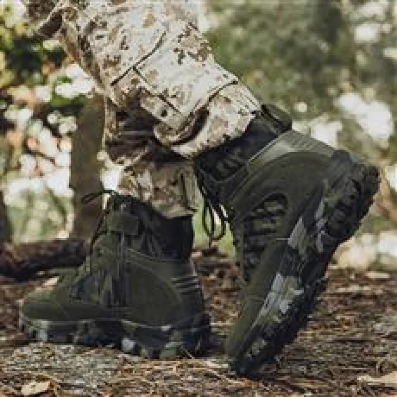 Summer High-Quality Outdoor Mid-Top Tactical Military Boots Hiking Boots Rubber SoleLightweight Couple Breathable Comfortable 250805