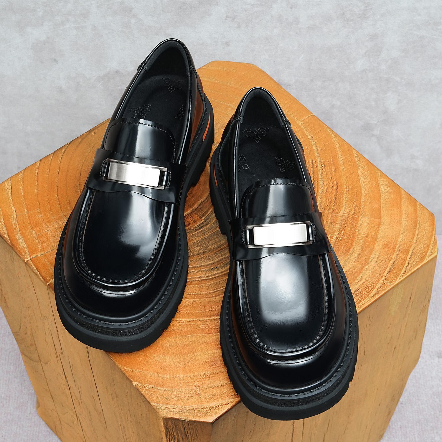 Men's shoes, thick-soled for height increase, European square toe style, large size 46, bright leather with split beads, made of genuine.