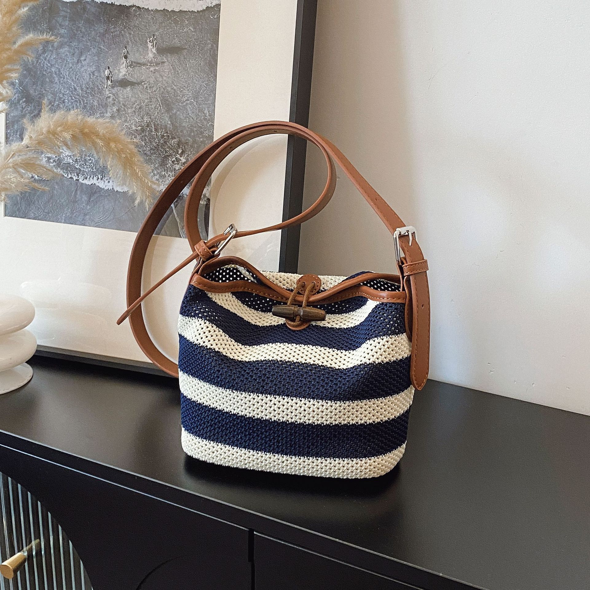 Lazy Style Striped Single Shoulder Underarm Bag For Women Luxury Bagfree Shipping Designer 2025 Summer New Hollow Woven Bag Fashion Commuter Crossbody