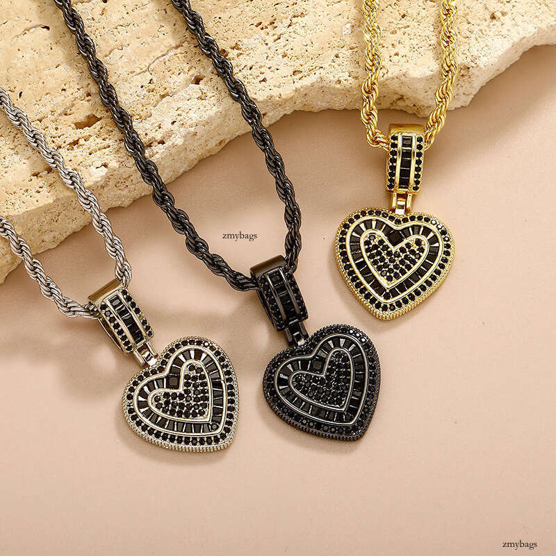 Niche Gold-Plated Heart Collarbone Metal Hip-Hop Accessories Sweater Chain Women Pendant Necklace Jewelry
