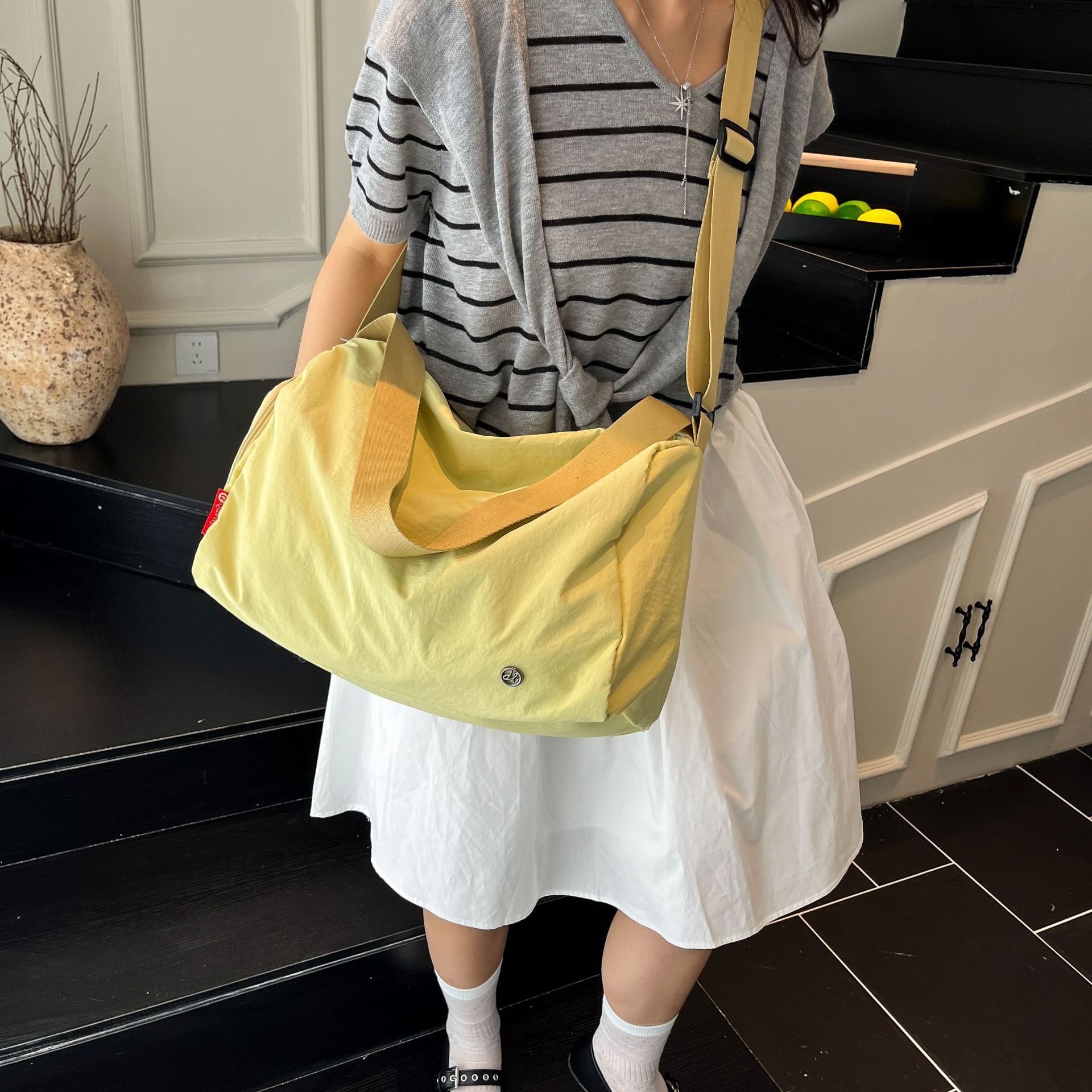 Cross-border Short Trip Travel Bag Swimming Fitness Sports Bag Yoga Commuting Casual Toast Bag Simple Luxury Designer Bag Bag Versatile Crossbody Bag