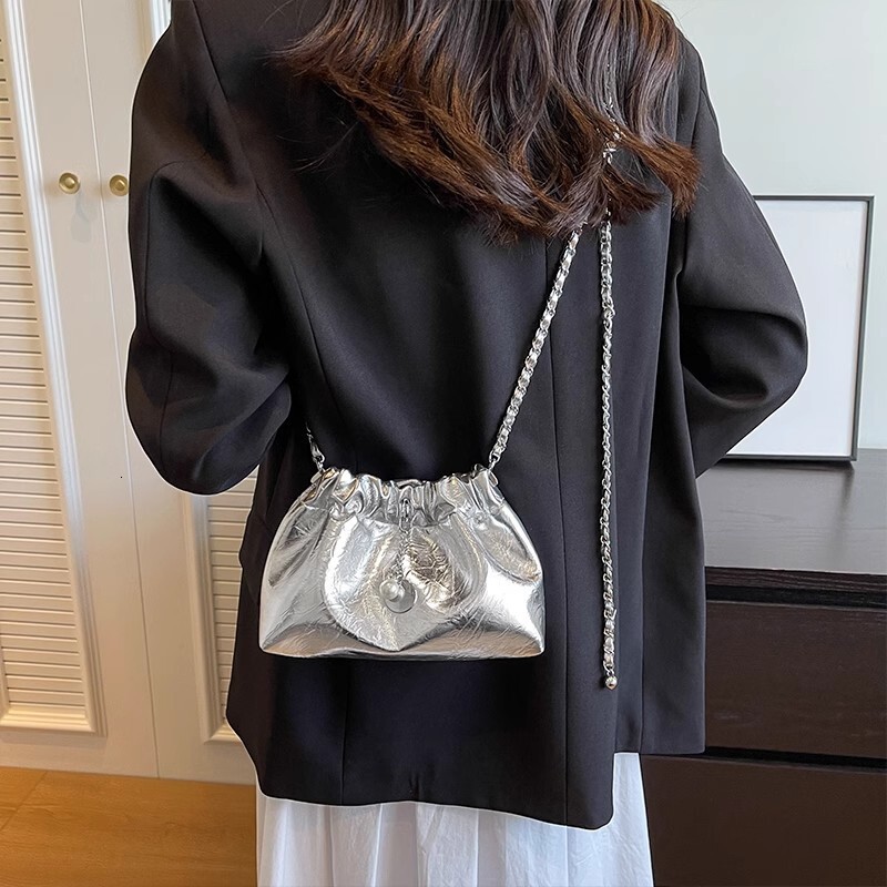 Free Shipping Designer Bag Niche Design Bag Luxury Bag For Women 2025 New Fashion High-end Chain Shoulder Crossbody Bag Wrinkled Cloud Bag