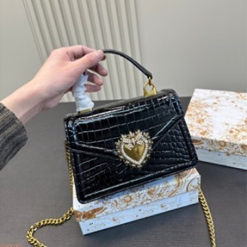 2025 Free Shipping New Women's Designer European and American Style Fashion Pearl Chain Single Shoulder Small Square Bag Crocodile Pattern Women&