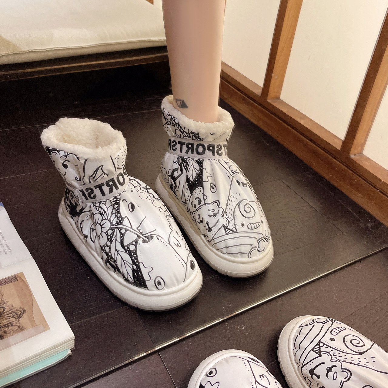 new Free delivery designer woman boots Fashionable thickened warm boots make you look slimmer mid length boots