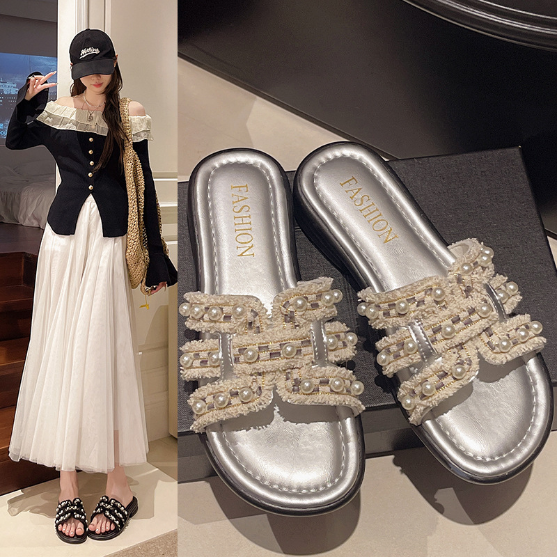 designer slippers women luxury 2025 Summer New Breathable Soft Sole Beach Slippers Outdoor French Style Pearl Flat Sandals Women