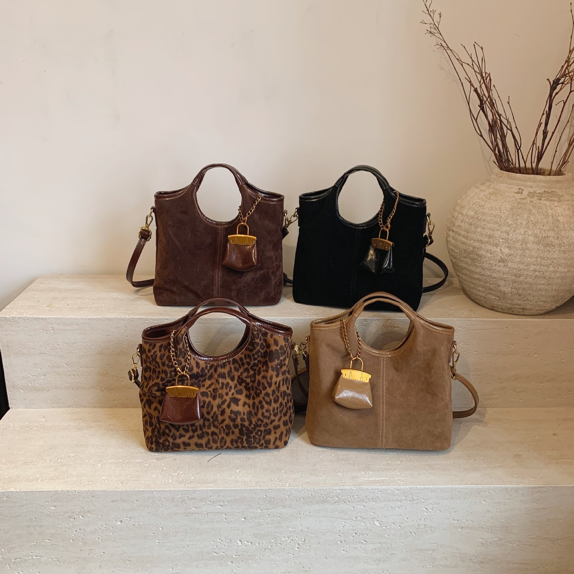 Vintage Leopard Print Women's Bag Designer Bag High-end Luxury Large Capacity Fashionable Handbag Simple Versatile Commuter Luxury Bag Crossbody 