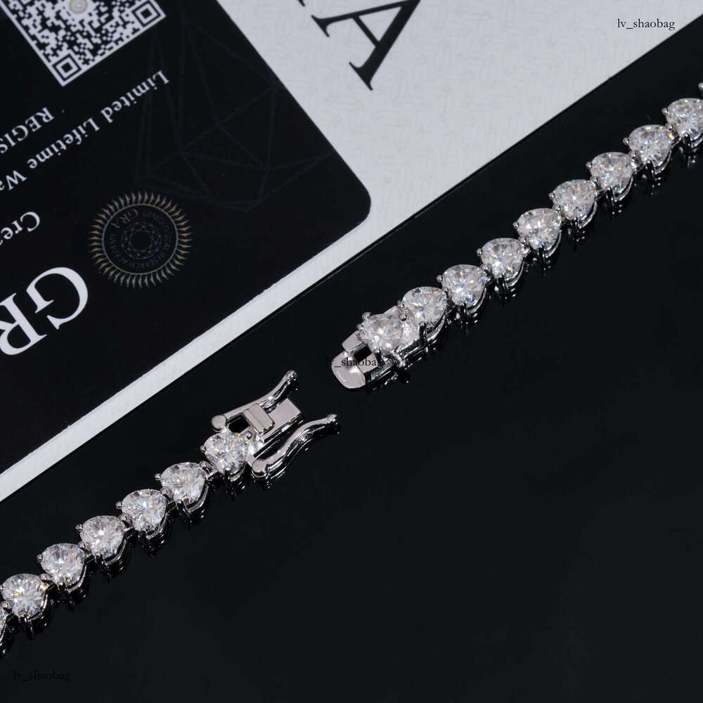 Fashion Jewelry Sier Inlaid Moissanite Heart-Shaped Bracelet