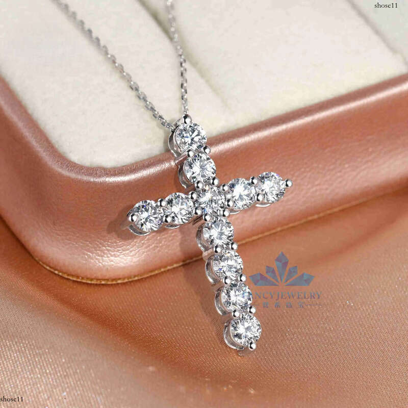 Most Popular Classic 14K Solid White Gold 4mm Round D VS1 LAB Grown Dia Cross Pendant with Chain for Christmas
