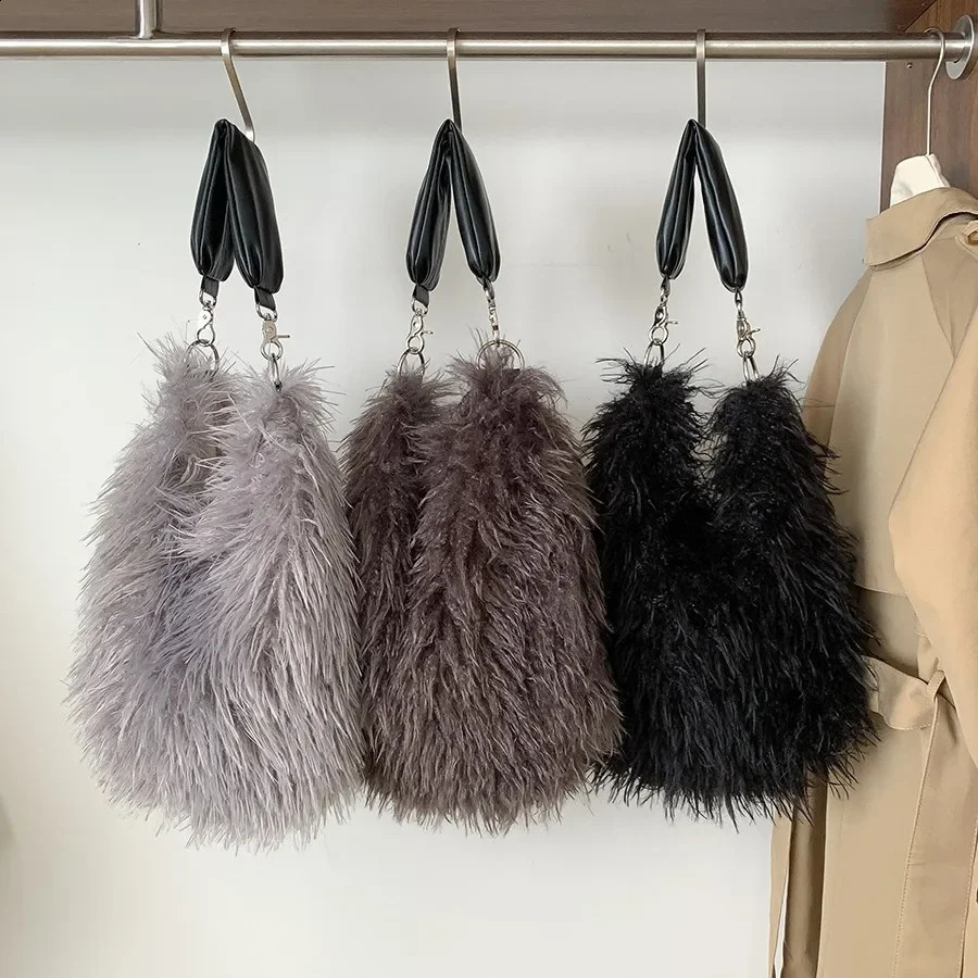 Autumn Long Fur Shoulder Bag Half Moon Plush Tote Bags for Women Fluffy Warm Soft Handbags Faux Fur Hobos Cloud Dumpling Bag 250809