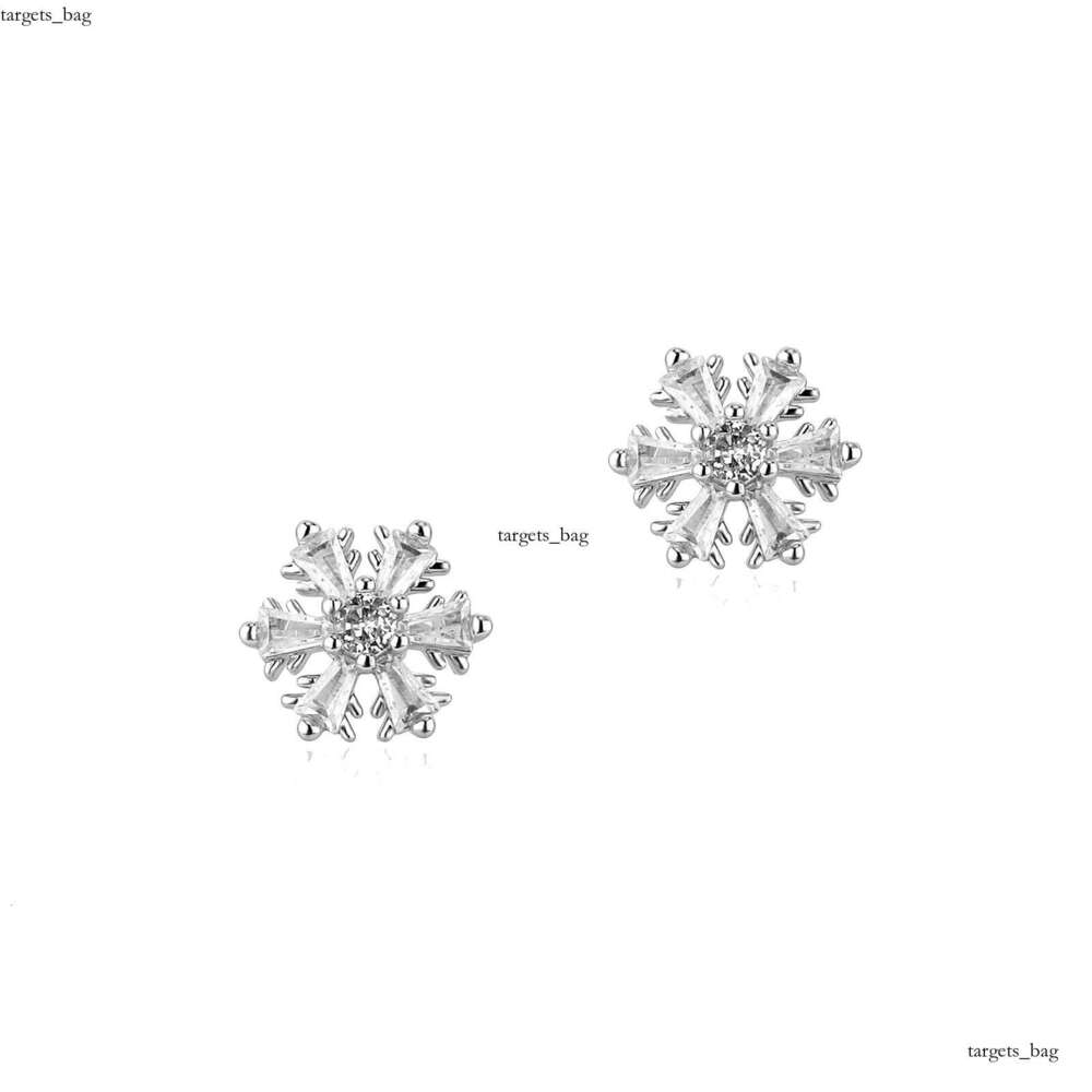 Autumn Winter Romantic Light Snowflake High-end Design Fashion Sier Needle Earrings Unisex Versatile