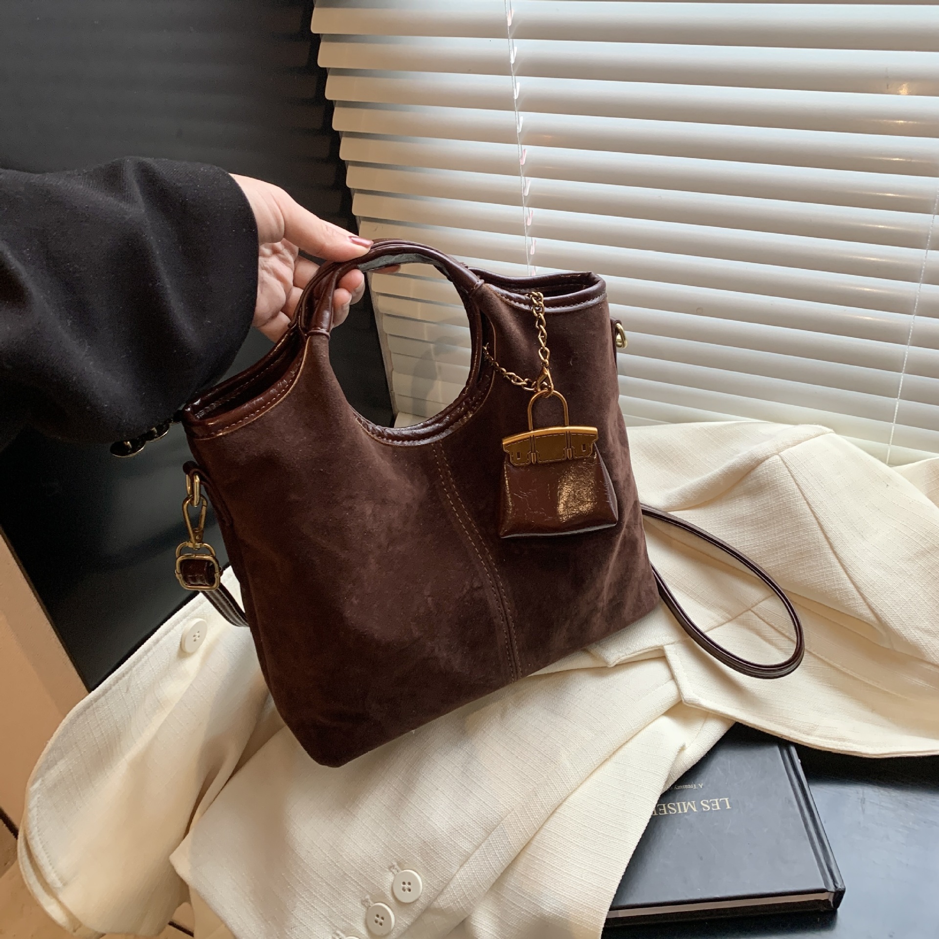 Vintage Leopard Print Women's Bag Designer Bag High-end Luxury Large Capacity Fashionable Handbag Simple Versatile Commuter Luxury Bag Crossbody 
