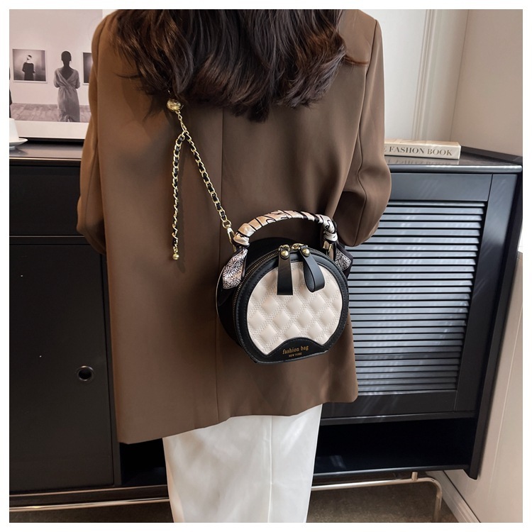 New Cross-border Quilted Luxury Bag Designer Bag Embroidery Small Round Bag For Women With Chain Shoulder Strap And Gold-stamped Frame Handbag And Sho