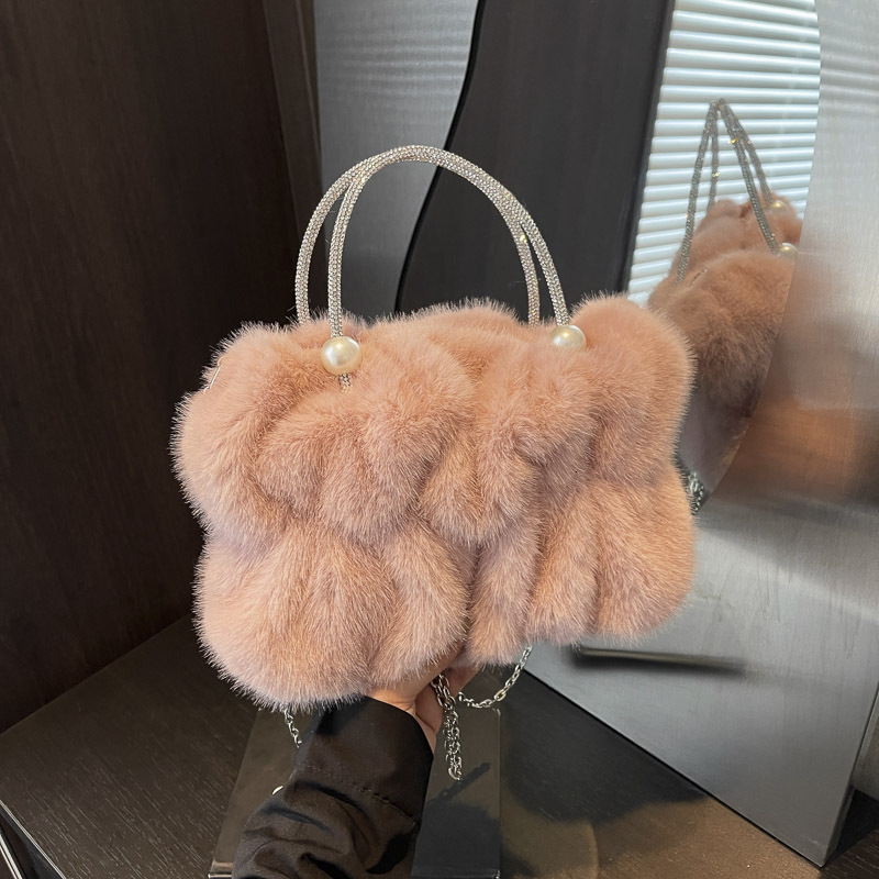 Chain Bag Autumn Winter New Furry Luxury Bag Bag Niche Design Shoulder Bag Stylish Versatile Handbag High-end Designer Bag Crossbody Bag