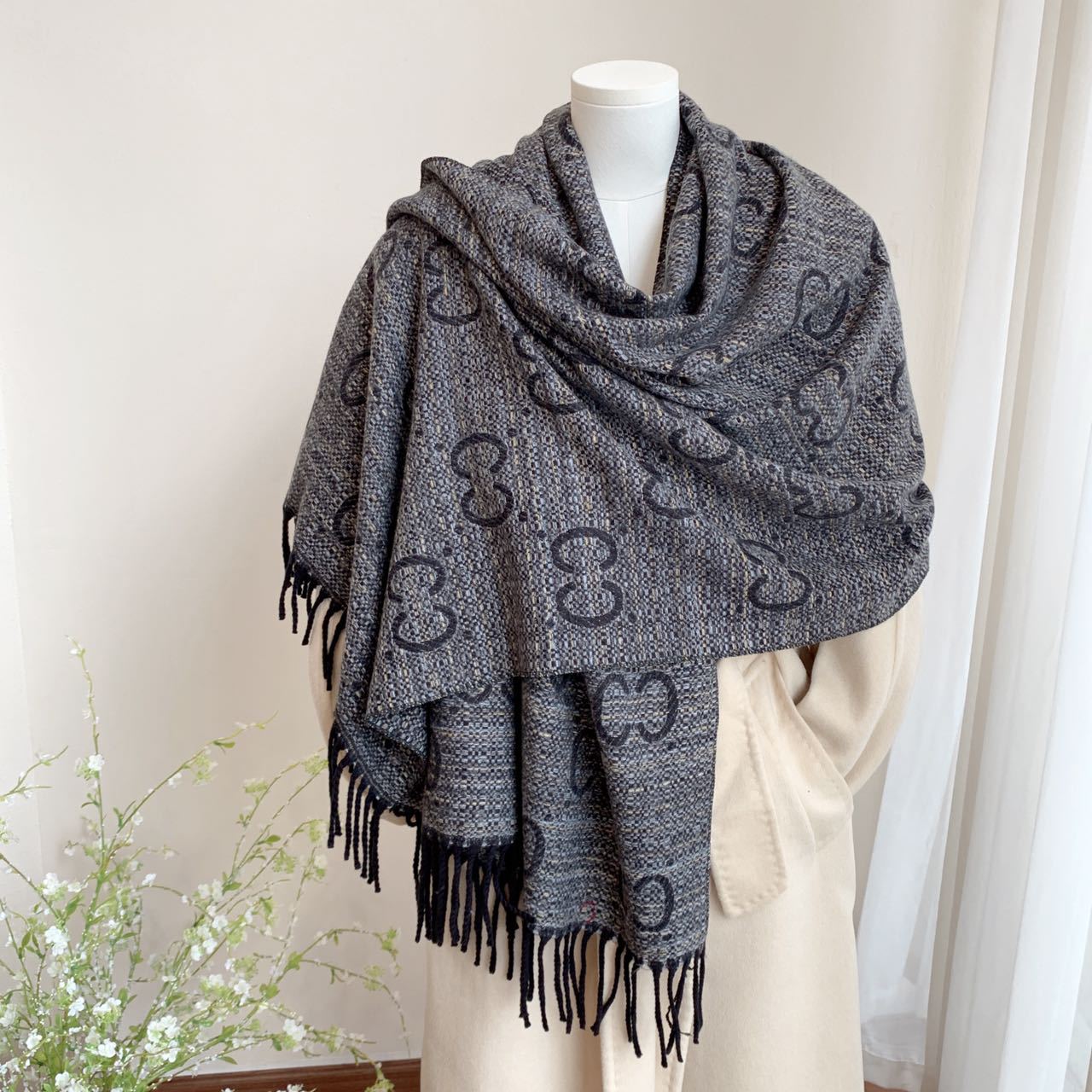 Soft waw high quality all kinds of letter scarf autumn and winter shawl collar new style 2025