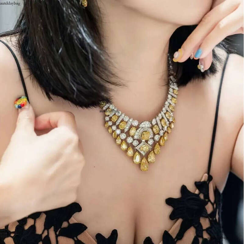 2024 Handmade Sparkling Bridal Pendant Jewelry White Gold Fill Water Drop Yellow Moissanite Dia Party Gorgeous Women Wedding Necklace Gift